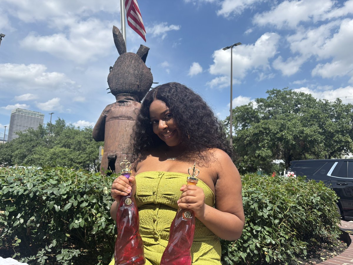 I couldn’t be there because I’m out of town so my PR assistant, Mia, pulled up to the <a href="/chicasdvrtds/">Chicas Divertidas Tequila</a> event today in Houston and got to meet the head hottie in charge <a href="/theestallion/">TINA SNOW</a>