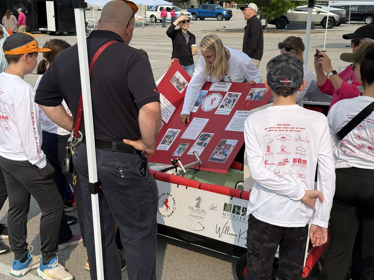 bjhinkle's tweet image. These young engineers built EVs from the ground up! I talked to the crowd about how their projects relate to real-world EVs like the @cybertruck. But Gen-EV needs funds to grow—esp to expand to F-24 racing for middle/high schoolers! 🛠️ [2/3] #SupportSTEM