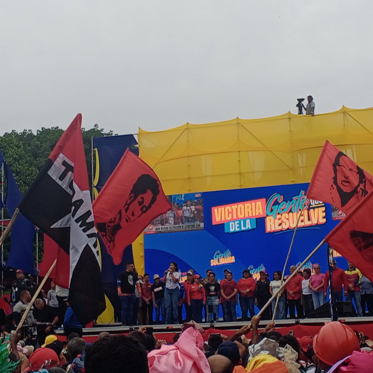 🔴⚫🇻🇪📸/ Con alegría y entusiasmo se realizó la gran marcha en Caracas en la que participó la militancia <a href="/TupamaroMRT_/">Movimiento Revolucionario TUPAMARO Vzla.</a> en apoyo a los candidatos y candidatas de la Patria electos este 25-M. Aquí manda el Pueblo. Que viva Chávez! 
<a href="/NicolasMaduro/">Nicolás Maduro</a> 

#TupamaroEjemplodeLucha