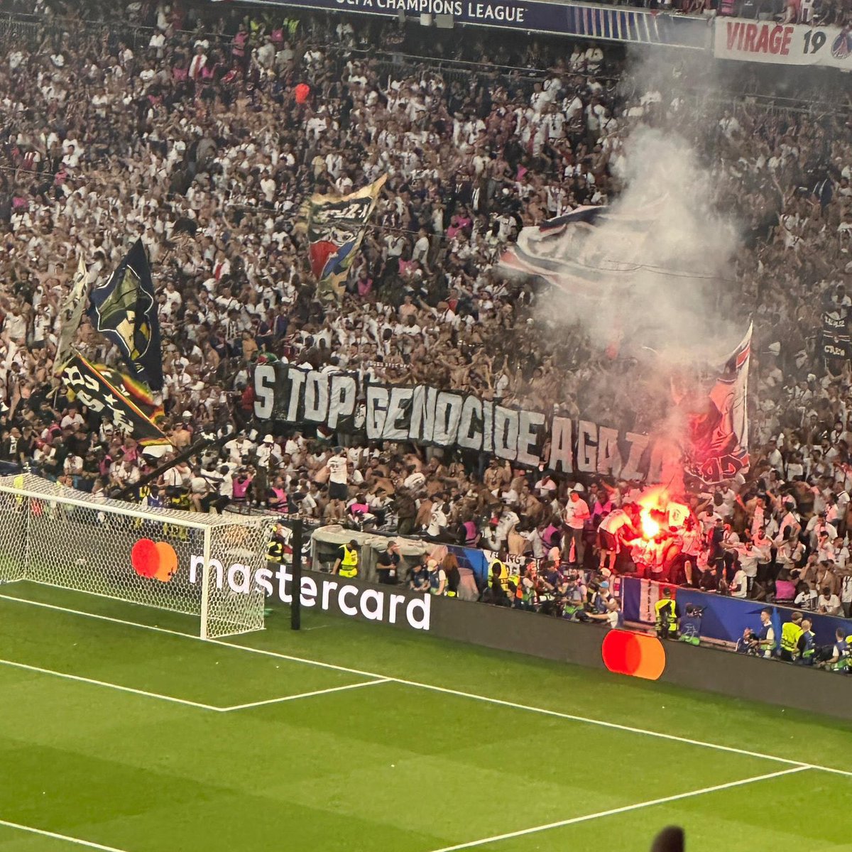 "أوقفوا الإبـ.ـــ.ــادة الجماعية في غـ.ــــ.ــ.زة"

جماهير باريس سان جيرمان من نهائي دوري أبطال أوروبا 🇵🇸

مبروك الفوز #باريس_سان_جيرمان  👏🏻👏🏻