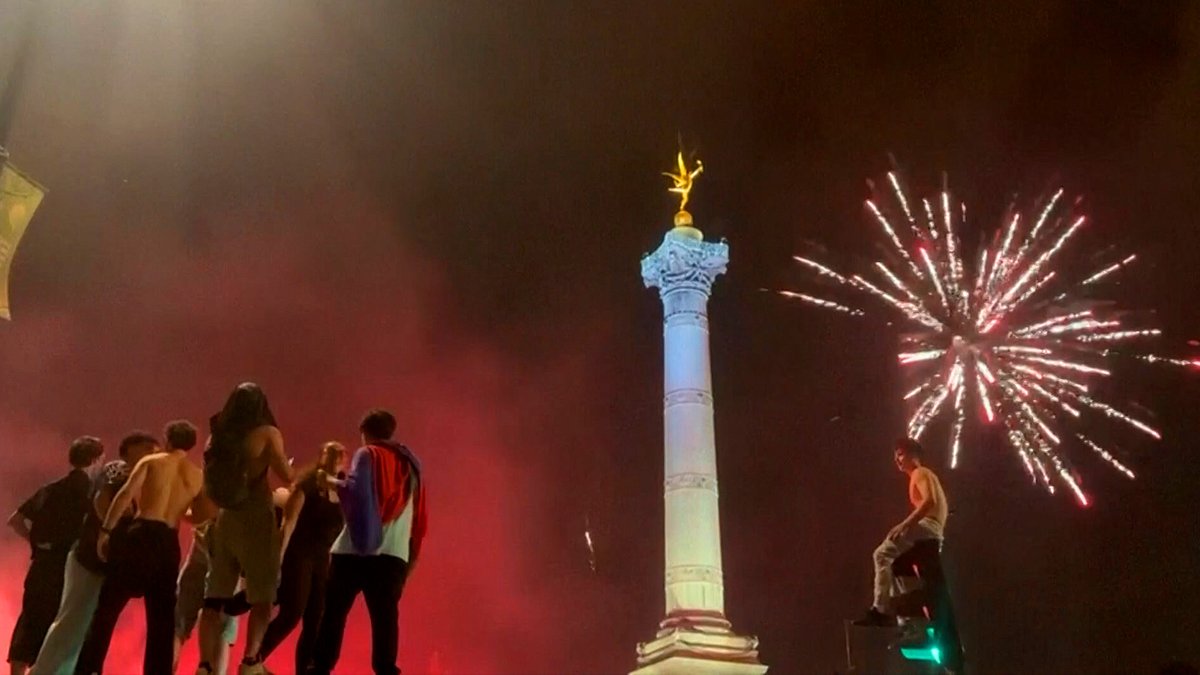 🚨 NEW YOUTUBE VIDEO 🚨

CRAZY SCENES 🙌 PSG fans FILL THE STREETS of Paris to celebrate first Champions League title 🏆

👉 youtu.be/sU_Y484AW94