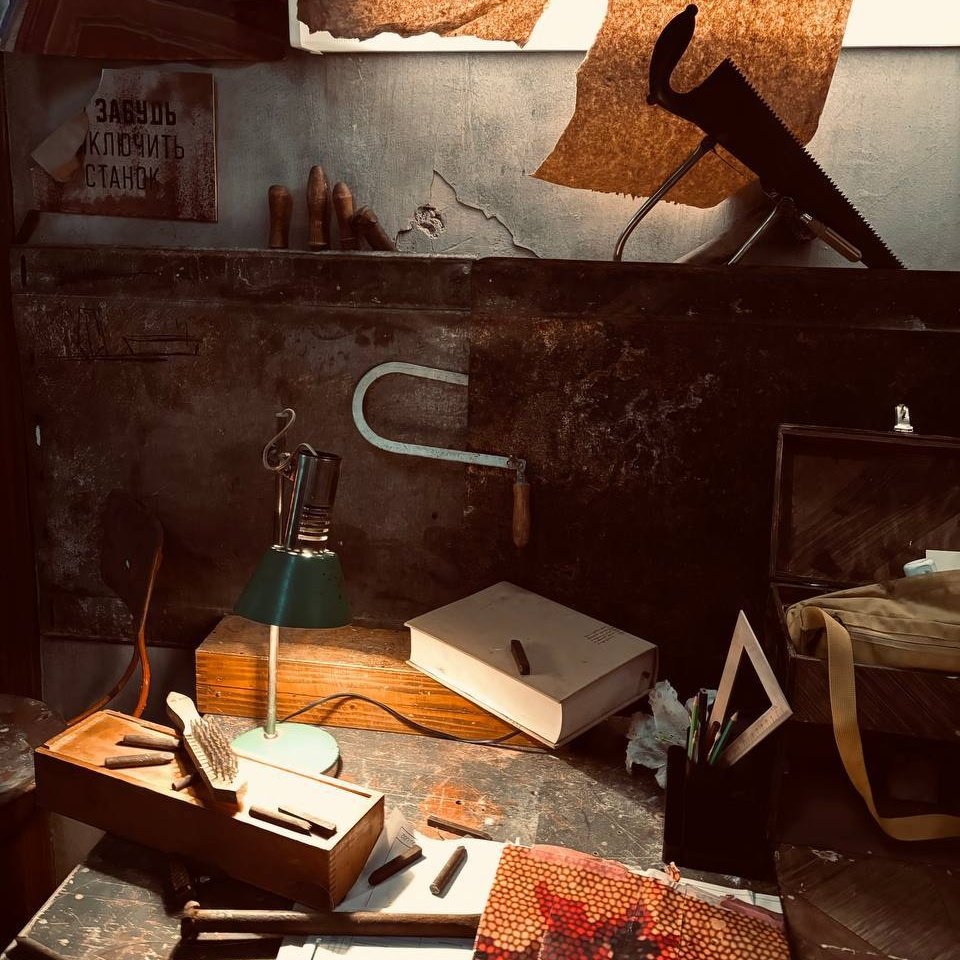 мы все потеряли что-то на этой безумной войне. кстати, где твои крылья, которые нравились мне?