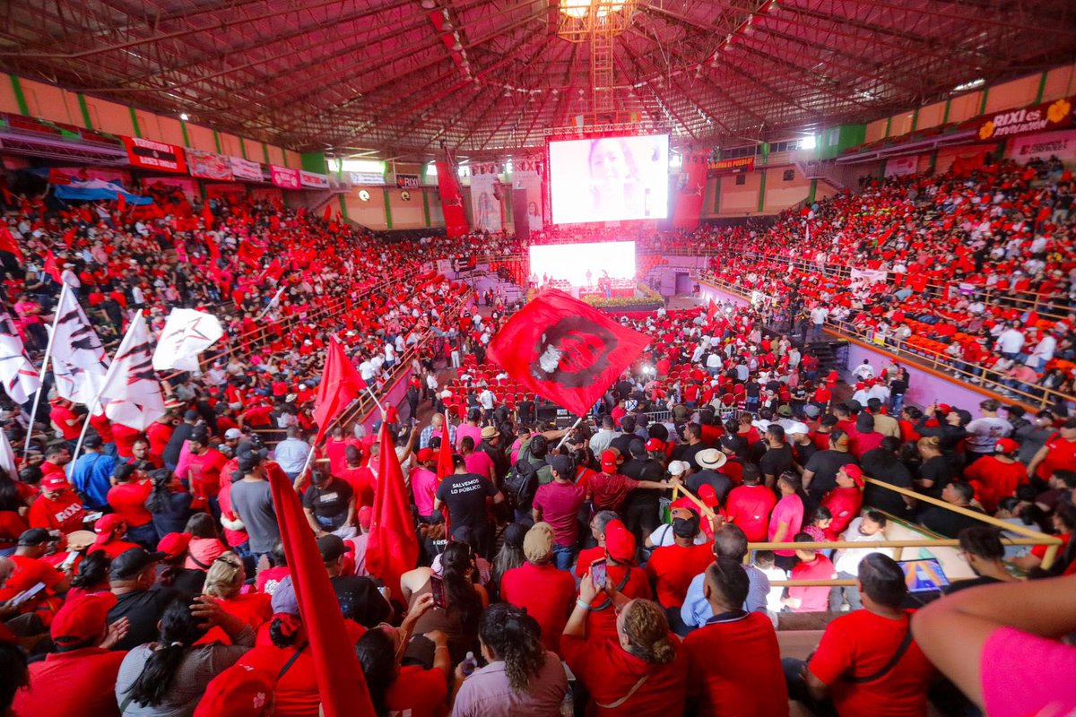 Vamos a volver a derrotarlos, de eso no tengan ninguna duda: la próxima Presidenta de Honduras es Rixi Moncada.✊🏼🌺

📍Asamblea Nacional Extraordinaria de nuestro partido revolucionario y del pueblo, LIBRE.❤️🖤

#RixiPresidenta