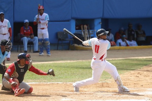 Tigres noquea a Leñadores en Liga Élite de #Beisbol
El cuadro avileño superó 11x1 al representante de Las Tunas. #Cuba #BeisbolCubano #DeporteCubano 
jit.cu/NewsDetails.as…