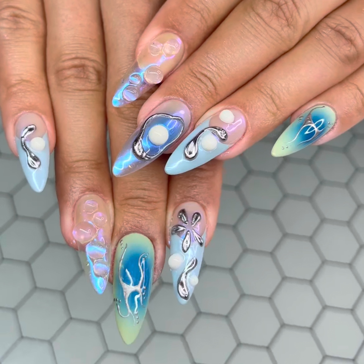 ✨ Glossy perfection with KUPA Gloss Topcoat! ✨ This stunning design by @nailsbykiyoko has us in awe! Her nails shine bright thanks to the KUPA Gloss Topcoat. 
🎉 20% OFF this MAY with code MAY25. 
Shop now: kupainc.com/collections/na… 

#kupainc #kupageltopcoat #KUPAGloss