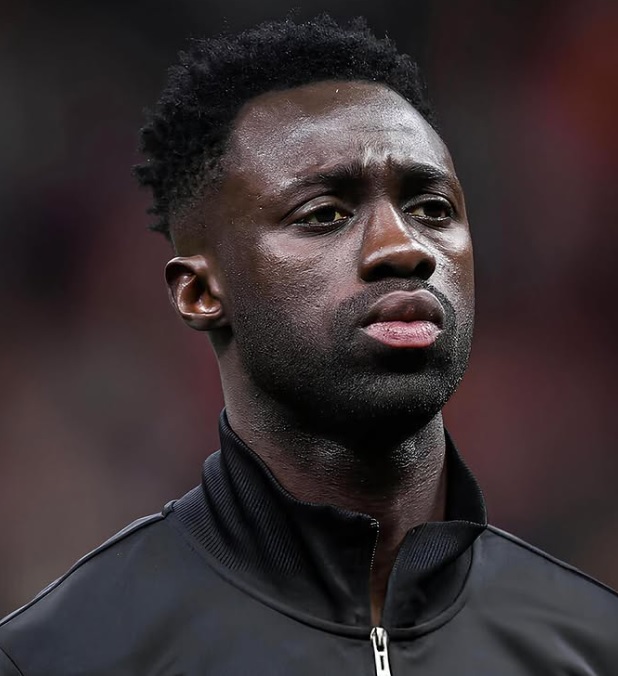 - Soru: "Cuesta'yı Galatasaray'a sen mi önerdin?"
- Davinson Sanchez: "Evet ben önerdim. 5 yıldır onu tanıyorum. Kulüp bana sordu. Ben her zaman en iyi referanslarımı söylerim. Cuesta'nın kondisyon ve oyun olarak mükemmel performansı var. Kötü zamanlar geçirebiliriz ama kulübe