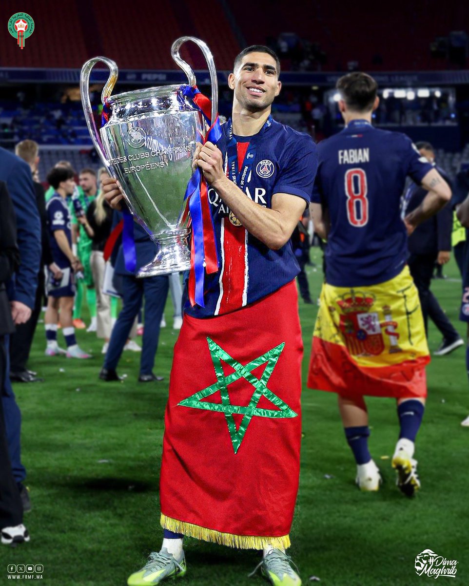 أشرف حكيمي يرفع كأس دوري أبطال أوروبا والعلم المغربي يرافقه في لحظة المجد 🇲🇦

Holding the Champions League trophy and wrapped in the Moroccan flag, Achraf Hakimi makes history 🇲🇦🏆

#DimaMaghrib