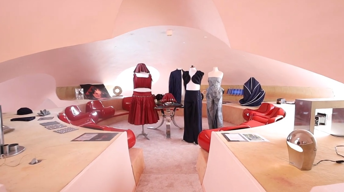 Version longue de l’expo défilé au Palais Bulles, publiée sur notre chaîne :

youtu.be/901H57INjE8?fe…