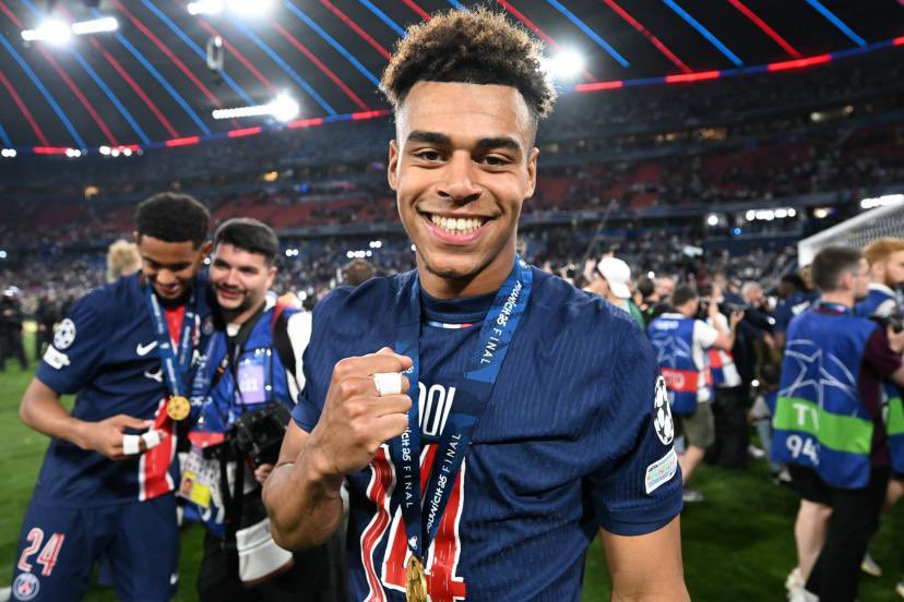 1993 :  Basile Boli et l'OM. 
2025 : Desiré Doué et PSG. Merci la Côte d'Ivoire ! 🇫🇷🇨🇮