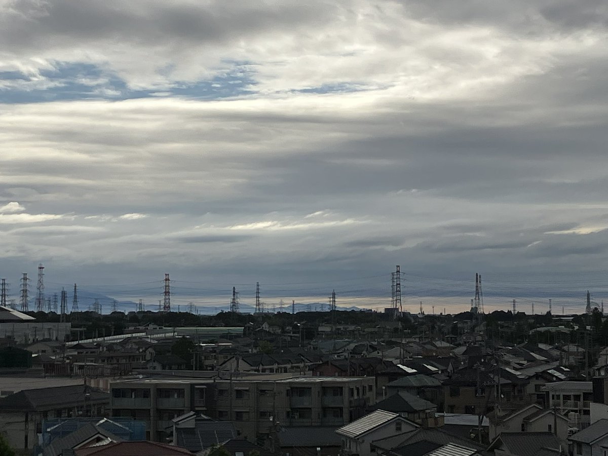 #筑波山  #白岡市 

今朝5時と7時の筑波山です。

その日の天気は、朝の筑波山の姿で分かります。
okashigeo.com
