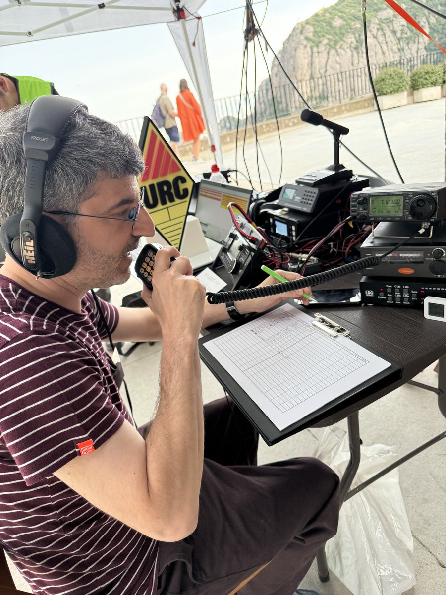 Quatre anys sense agafar el micro....CQ forty meters band!