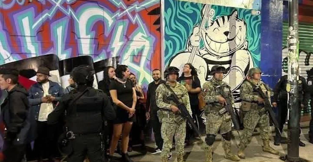 rthur013's tweet photo. Ayer en un concierto en el Multiforo Alicia en la CDMX...
Así se vé la "Libertad de Expresión" en tiempos de la 4ta Transformación y esperen a que sean dueños del Poder Judicial😏 https://t.co/9ydDToFKY2