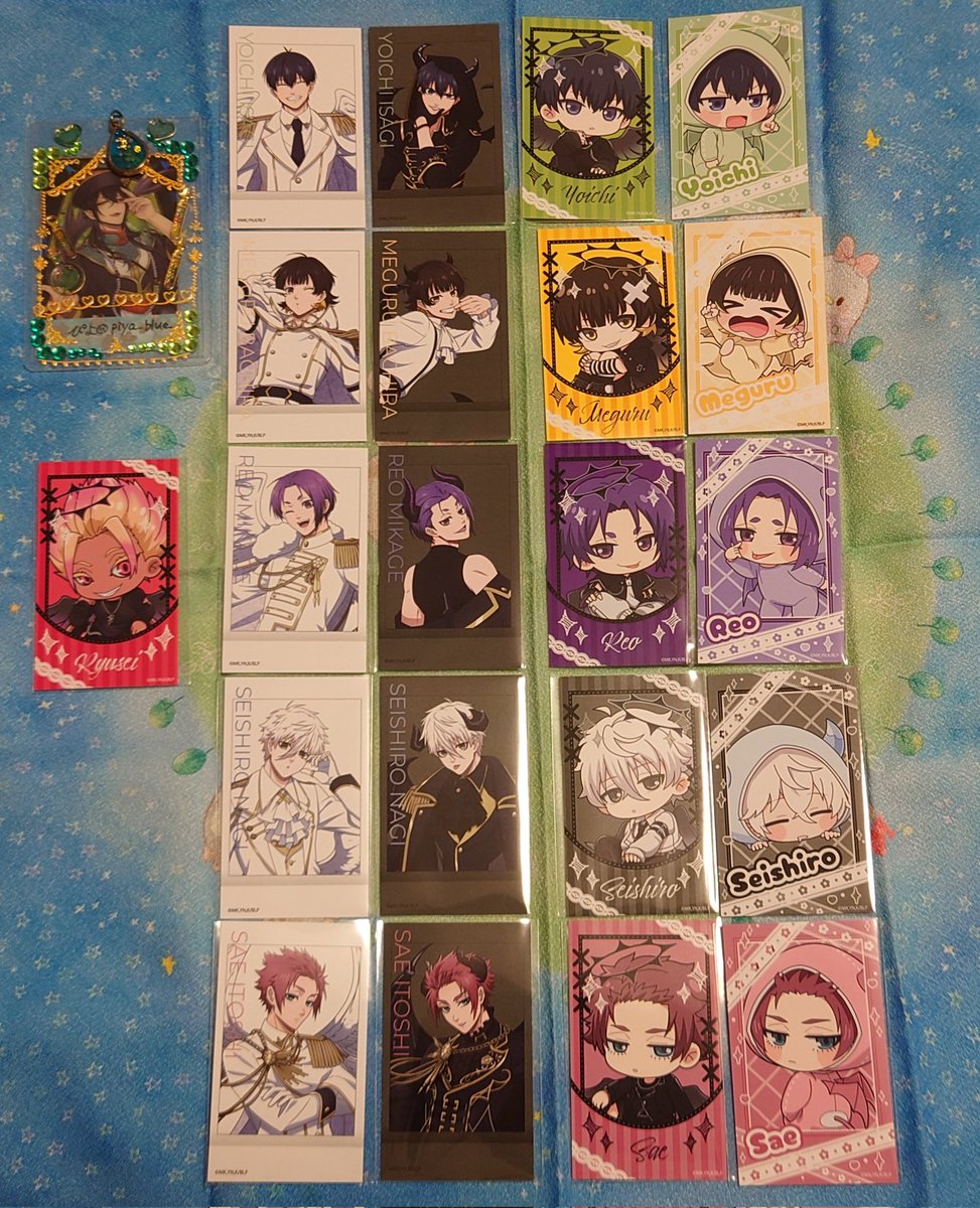piyo__blue__'s tweet photo. ブルーロック ファボテリア 
チェキ風カード 天使と悪魔

譲:画像1,2参照
★潔、蜂楽、★御影、★凪、★冴、士道

求:同絵柄 凛 or 定価＋送料

※レア⇔レアの交換。
※ ★は交換のみ。
※ 潔（天使 等身）は初期汚れあり。
　画像3参照。

交換、譲渡いずれも郵送のみ。
よろしくお願いいたします。 https://t.co/x9s8rp1fbv