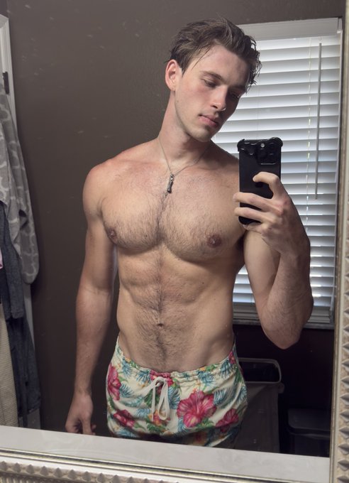 Watch Chase's leaked NSFW photo on TwXstars