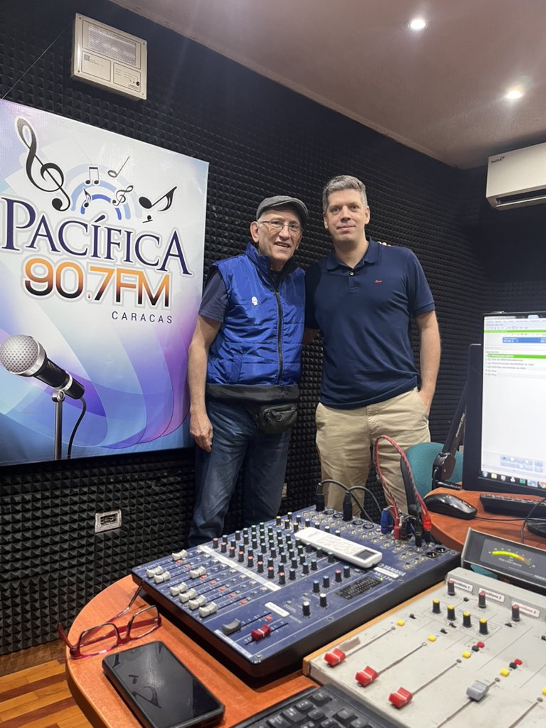 Hoy tuvimos como invitado al Dr Gabriel Pérez, Cirujano Oncólogo, conversando sobre el día mundial del cáncer de ovario que fue el 8 de mayo <a href="/PacificaFM/">PacificaFM</a> #hablemosdesalud