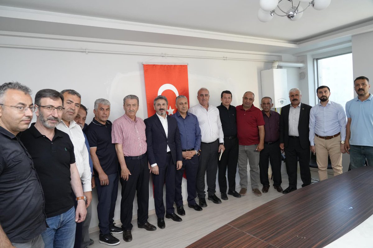 AhmetAYDIN_02's tweet photo. Milletvekilimiz Sn. Hüseyin Özhan ile birlikte Adıyaman’da faaliyet gösteren çeşitli sivil toplum kuruluşlarının temsilcileri ve Adıyaman Kent Konseyi Yürütme Kurulu üyeleri ile bir araya geldik. 
Şehrimizin önemli sorunları ve çözüm önerilerini istişare ettiğimiz verimli bir toplantı gerçekleştirdik.