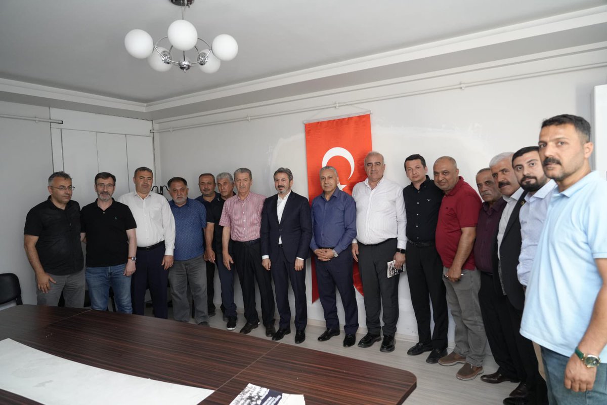 AhmetAYDIN_02's tweet photo. Milletvekilimiz Sn. Hüseyin Özhan ile birlikte Adıyaman’da faaliyet gösteren çeşitli sivil toplum kuruluşlarının temsilcileri ve Adıyaman Kent Konseyi Yürütme Kurulu üyeleri ile bir araya geldik. 
Şehrimizin önemli sorunları ve çözüm önerilerini istişare ettiğimiz verimli bir toplantı gerçekleştirdik.