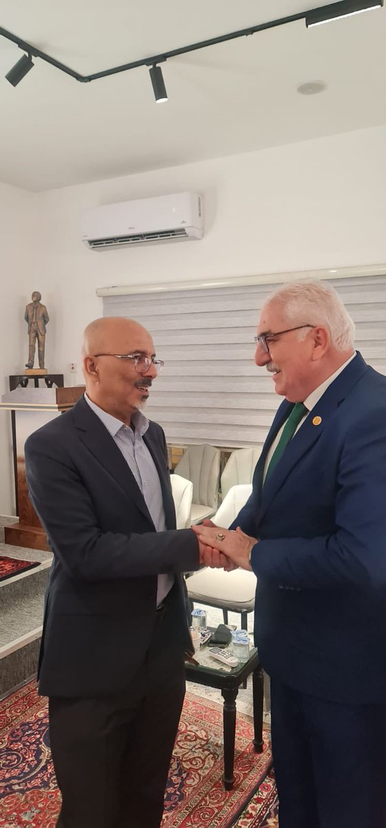 BahrAlolomForum's tweet image. شارك المدير التنفيذي لملتقى بحر العلوم للحوار @aligoraifi في الندوة التي نظمها "دار سوسة للثقافة " والمعنونة ( الري والحضارة في فكر العلامة احمد سوسة) ، وتمثل هذه الندوة باكورة اعمال الدار الذي جسّد تاريخ حياة الراحل ونتاجه المعرفي والثقافي ، ليكون جزء مهما من بناءات الذاكرة…
