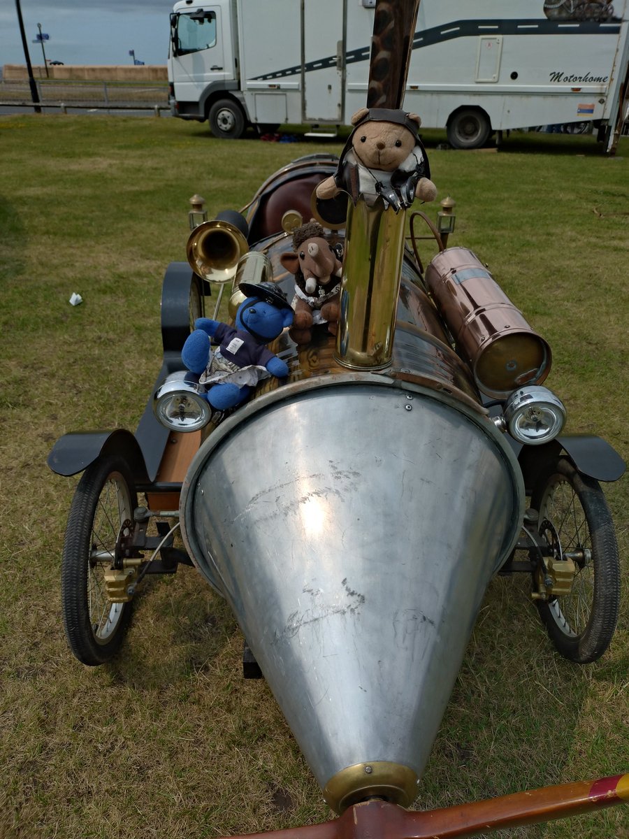We have had A Splendid Day Out in Morecambe being #SteamBears! We even made a new friend! #Steampunk #smallbearadventures