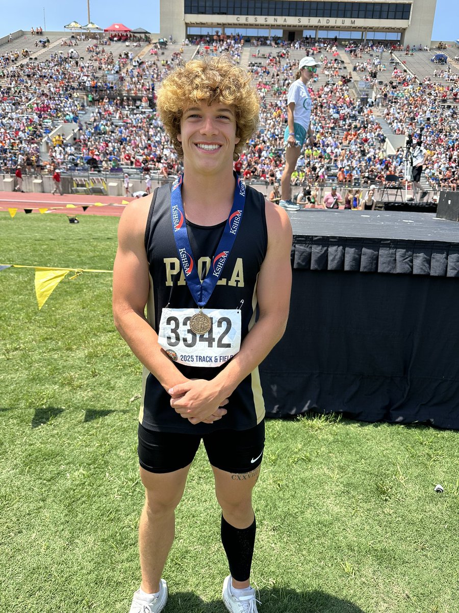 TrackInKansas's tweet photo. 4A Boys triple jump state champion🥇

JJ Crawford from Paola wins the 4A boys triple jump with a jump of 46-0. #sportsinkansas https://t.co/Ef39w5SIqi