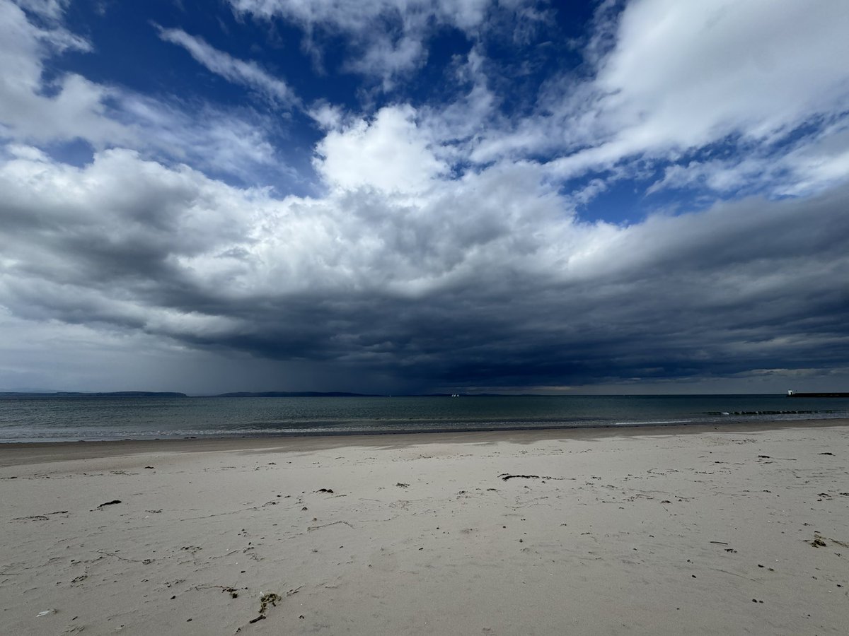 Slow moving afternoon rain showers 😎