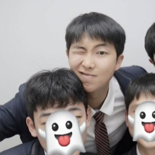 คัสติม tweet media