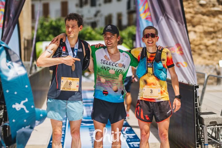 Un grandísimo Jose Angel Fernández 'Canales" domina el campeonato de España Ultra <a href="/fedme_es/">Fedme</a> con una camiseta de la selección Andaluza estilo <a href="/walmsleyruns/">Jim Walmsley</a>
Foto: <a href="/chitoronda/">Chito</a>