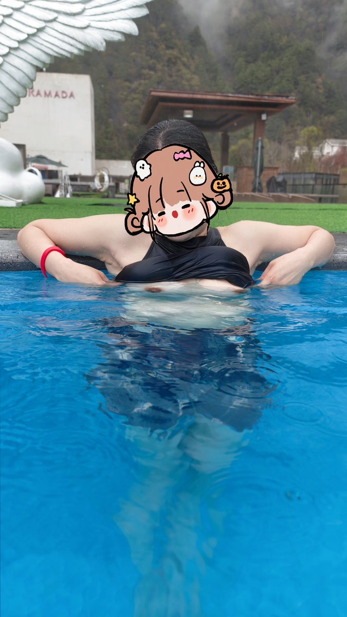 温泉池里悄悄露一下～  #夫妻 #成都情侣 #成都夫妻 #淫妻 #3p #绿帽 #骚货女友 #母狗 #情侣 #制服诱惑 #jk制服 #蜜桃臀 #露出 #人前露出 #腿控 #臀控 #大屁股 #同房不换 #裸身取外卖 #温泉露出 #大长腿