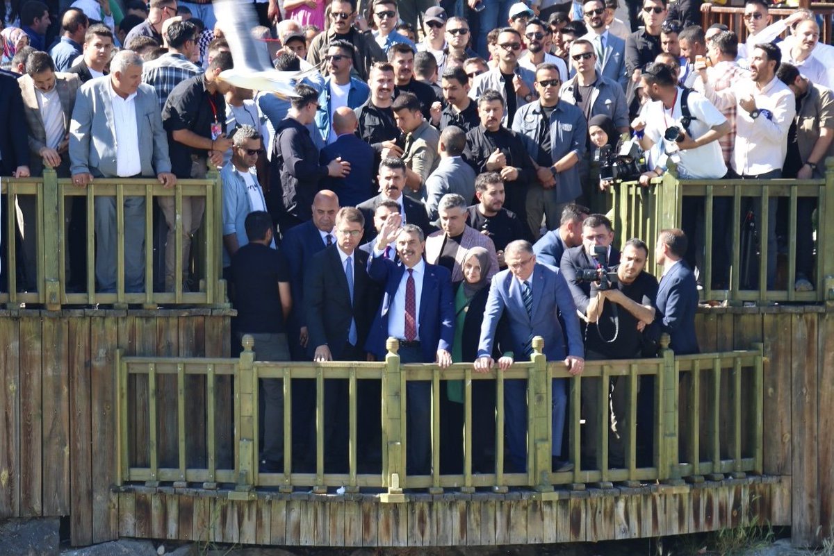 Milli Eğitim Bakanımız Sn. Yusuf Tekin, Valimiz Sn. Ozan Balcı ve protokol üyeleri, Erciş İlçemizdeki Balık Bendinde 12’ncisi düzenlenen İnci Kefalı Göçü Kültür ve Sanat Festvaline katıldı. 

Vatandaşların yoğun ilgi gösterdiği festival, renkli görüntülere sahne oldu. Bakanımız