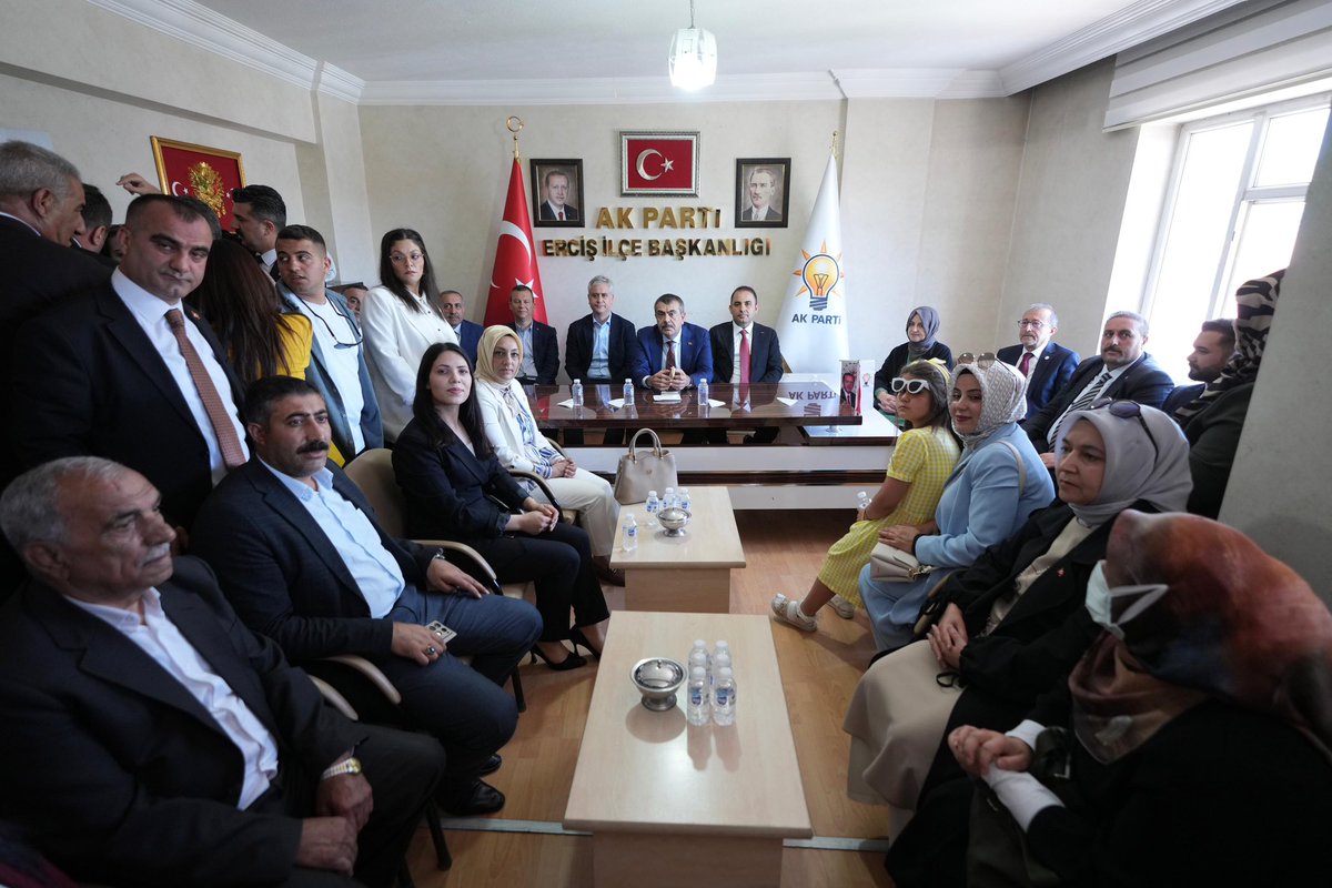 Harun Çelik (@haruncelik1985) on Twitter photo Bugün günlerden Van.
Milli Eğitim Bakanımız Sayın <a href="/Yusuf__Tekin/">Yusuf Tekin</a>, İnsan Hakları Başkan Yardımcımız Sayın <a href="/hby34/">Hasan Basri Yalçın</a>, MKYK Üyemiz Sayın <a href="/_fatihsahin/">Fatih Şahin</a> ve çok kıymetli isimlerle birlikte Erciş İlçe Başkanlığımızı ziyaret ederek teşkilatımızla bir araya geldik.
Doğusuyla, batısıyla bütün Bugün günlerden Van.
Milli Eğitim Bakanımız Sayın <a href="/Yusuf__Tekin/">Yusuf Tekin</a>, İnsan Hakları Başkan Yardımcımız Sayın <a href="/hby34/">Hasan Basri Yalçın</a>, MKYK Üyemiz Sayın <a href="/_fatihsahin/">Fatih Şahin</a> ve çok kıymetli isimlerle birlikte Erciş İlçe Başkanlığımızı ziyaret ederek teşkilatımızla bir araya geldik.
Doğusuyla, batısıyla bütün