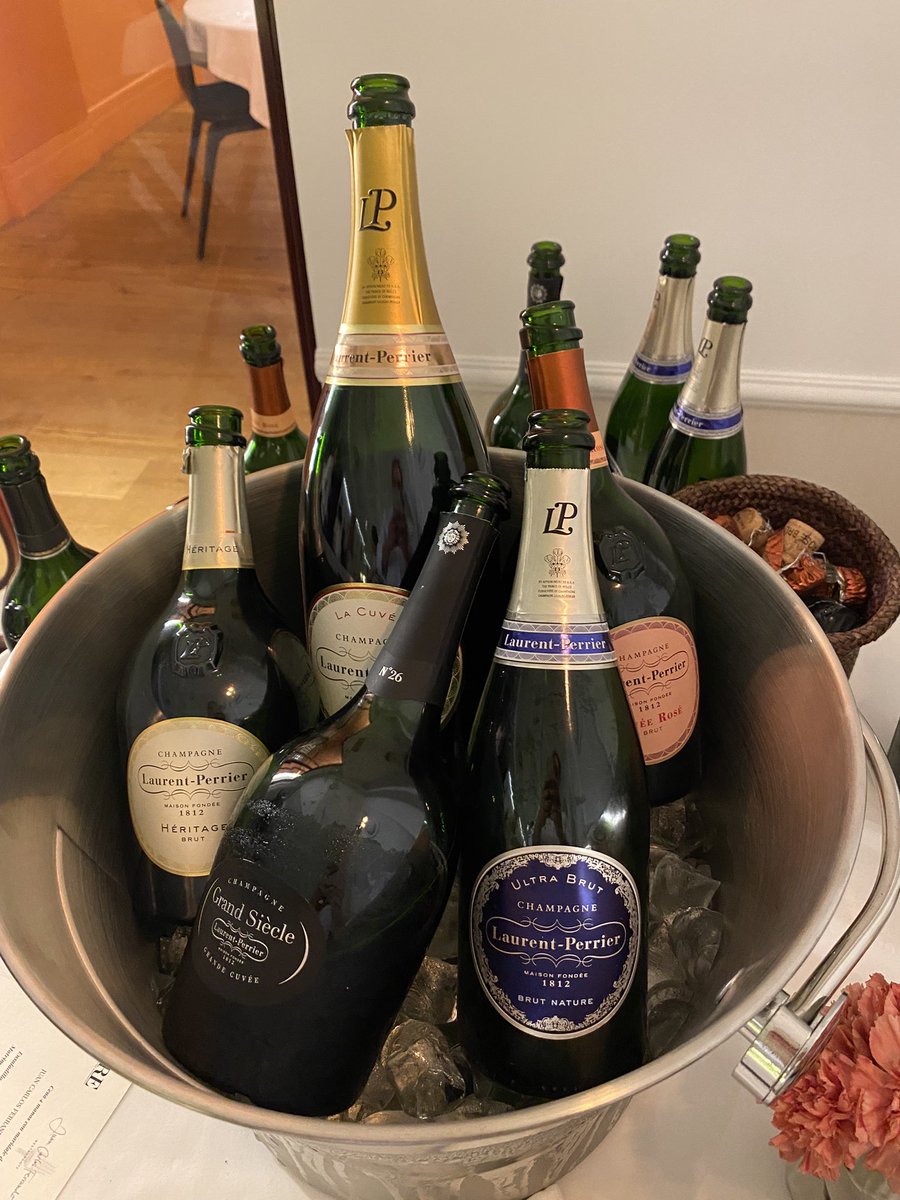 Fantástica cena en casa de <a href="/JuancFerrando/">juan carlos ferrando</a> con <a href="/TeresaAzafran/">Teresa Rte Azafrán</a> organizada por JRE con #champagnes Laurent Perrier
maravilla de platos