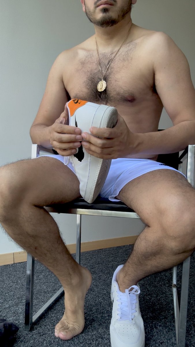 Sockless Lifestyle tweet media