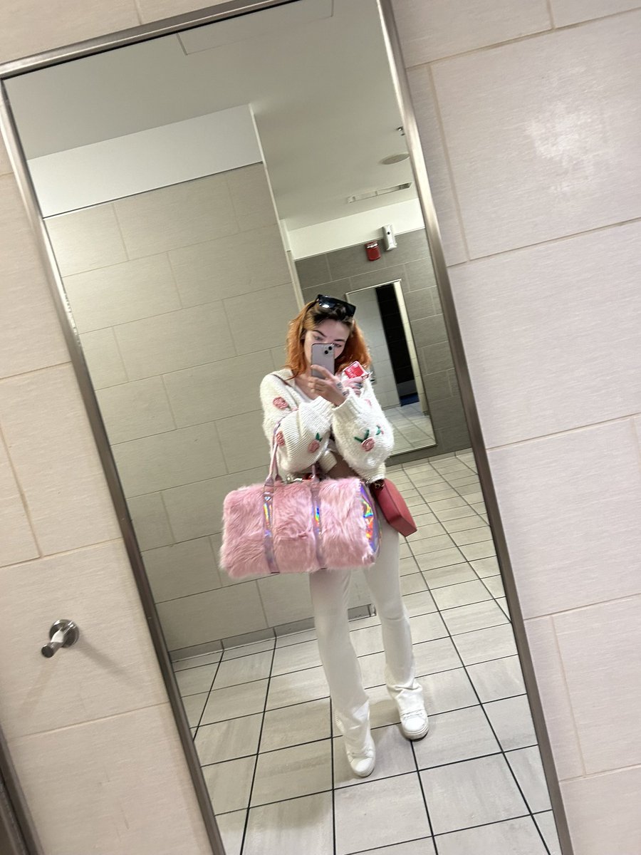 interwebshorty's tweet photo. she take a trip she come back wit a tat, i take a trip n i come back wit them racks 😇 https://t.co/FGBlQWEI9P