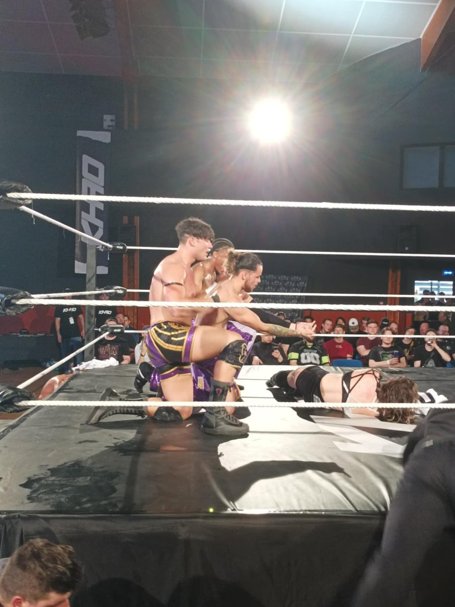 Résultat

KHAO JOUR DE PAYE

Idolatry ont battu BDE

<a href="/PetrusWrestling/">Petrus Wrestling Figures</a>