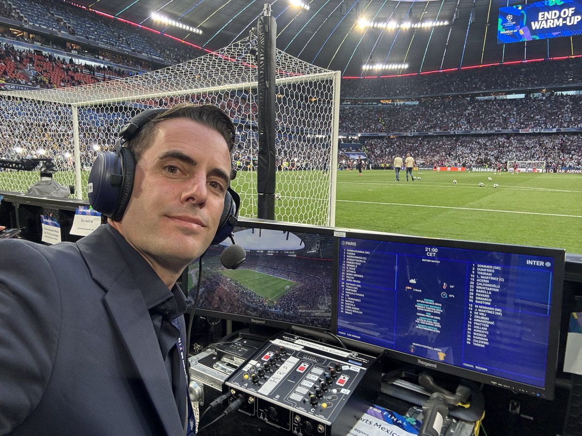 Emiliano Raggi (@emilianoraggi) on Twitter photo La oficina para la gran final de la #BenditaChampions ⚽️🏆
Ya empieza el partido junto a <a href="/LuisOmarTapia/">Luis Omar Tapia</a> <a href="/PepedelBosque/">Pepe Del Bosque</a> y <a href="/IgnacioMiguelez/">Ignacio Miguélez</a>
<a href="/tntsportsmex/">TNT Sports México</a> <a href="/StreamMaxLA/">Max Latinoamérica</a> La oficina para la gran final de la #BenditaChampions ⚽️🏆
Ya empieza el partido junto a <a href="/LuisOmarTapia/">Luis Omar Tapia</a> <a href="/PepedelBosque/">Pepe Del Bosque</a> y <a href="/IgnacioMiguelez/">Ignacio Miguélez</a>
<a href="/tntsportsmex/">TNT Sports México</a> <a href="/StreamMaxLA/">Max Latinoamérica</a>