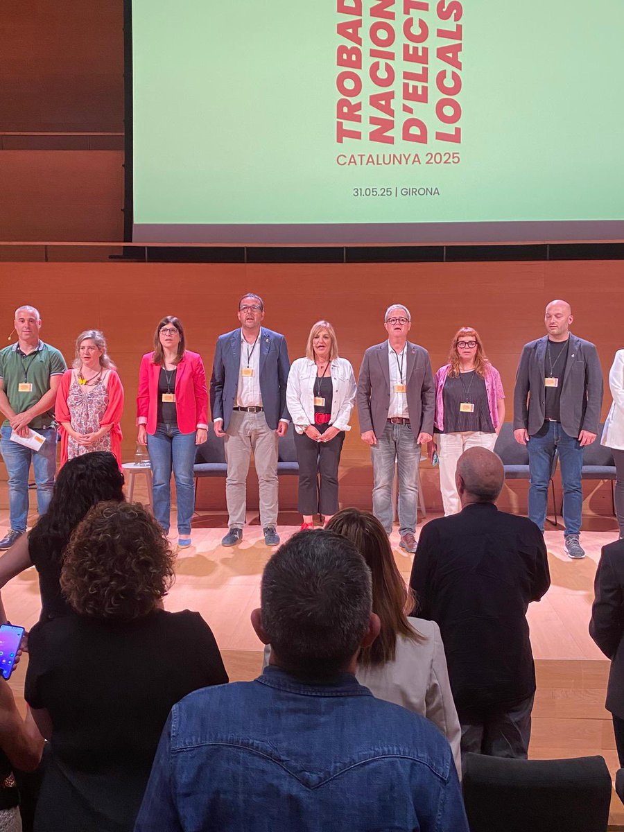 Avui a Girona, a la Trobada d’Electes Locals <a href="/AMI__cat/">AMI</a> , hem refermat el compromís amb la llengua i amb la independència.
Des del món local fem feina sobirana i preparem el camí.
Cal tornar a anar tots junts per fer possible la República. #Independència #Municipalisme