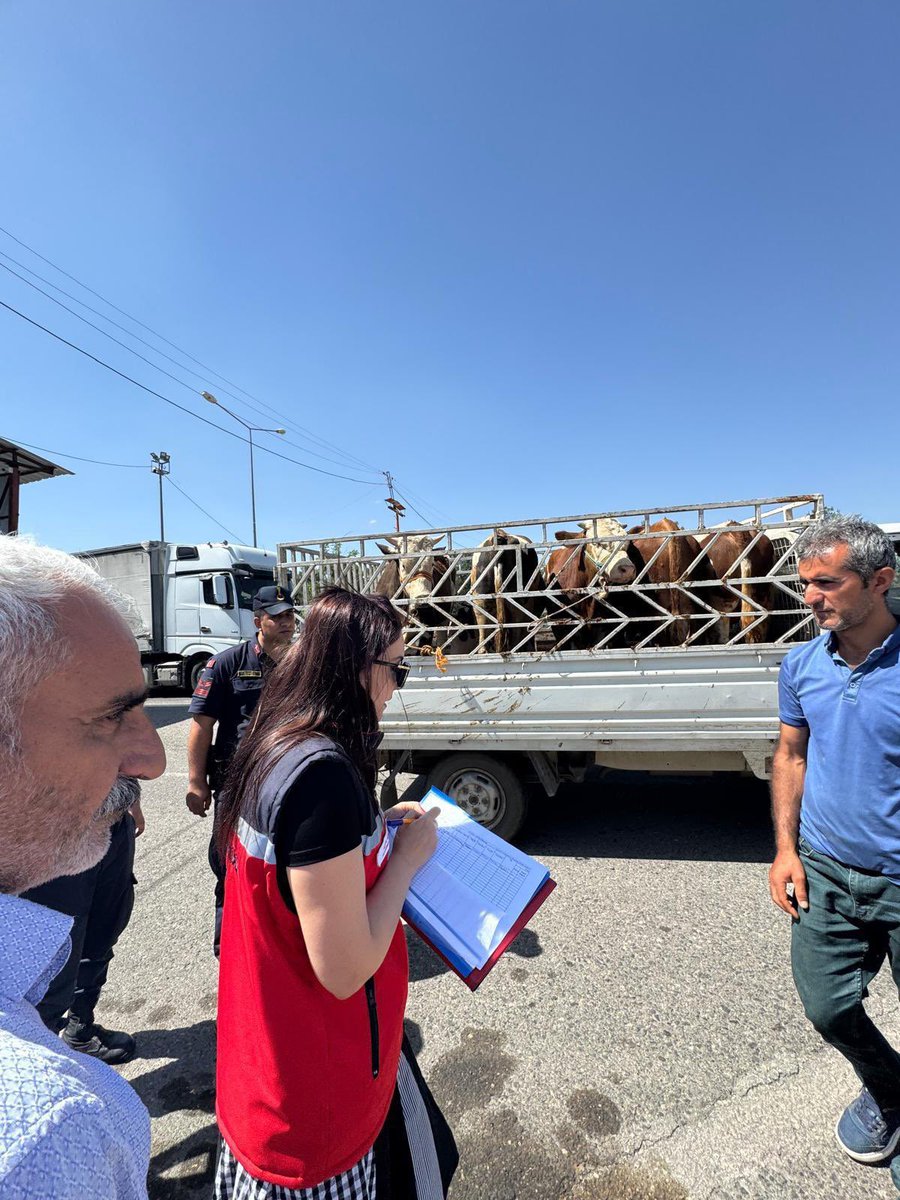 Diyarbakır Tarım ve Orman Müdürlüğü (@diyarbakirtarim) on Twitter photo Yaklaşan kurban bayramı nedeniyle 5996 sayılı kanun gereği il ve ilçe müdürlüklerimizce düzenli olarak yol kontrolleri yapılmakta olup, uygunsuz hayvan hareketlerine müsaade edilmemektedir.
<a href="/ibrahimyumakli/">İbrahim Yumaklı</a> <a href="/TCTarim/">T.C. Tarım ve Orman Bakanlığı</a> <a href="/TR_HAYGEM/">Hayvancılık Genel Müdürlüğü</a> Yaklaşan kurban bayramı nedeniyle 5996 sayılı kanun gereği il ve ilçe müdürlüklerimizce düzenli olarak yol kontrolleri yapılmakta olup, uygunsuz hayvan hareketlerine müsaade edilmemektedir.
<a href="/ibrahimyumakli/">İbrahim Yumaklı</a> <a href="/TCTarim/">T.C. Tarım ve Orman Bakanlığı</a> <a href="/TR_HAYGEM/">Hayvancılık Genel Müdürlüğü</a>
