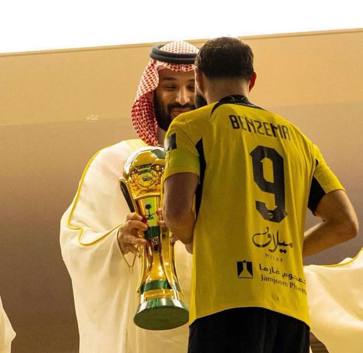 كريم بنزيما عبر الإنستغرام: 

"إنه فخرنا ☝🏻".