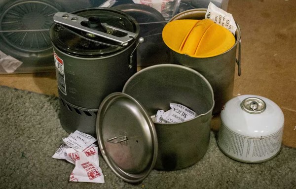 SasquatchSnooze's tweet image. 🚨Camping Hack🚨
Save those little silica gel packs.
Not for snacks. 🍬❌
But to keep your pans from turning into medieval armor. 🛡️🍳

One rusty skillet and boom — you’re “Rusty” for life.
No one recovers from that nickname.

#CampHack #SasquatchSips #RustyAF #BackpackingTips…