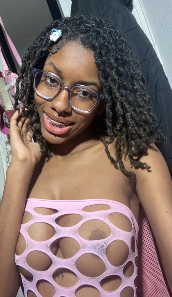 darkskinAlexas's tweet photo. My brackets matched my top 🎀 https://t.co/1z1fKSJ6oX