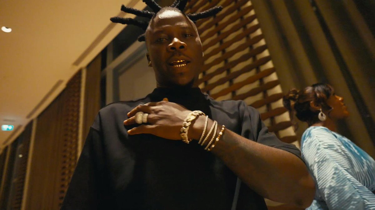 Stonebwoy dropping visuals for his song #SHINE off his UPXRUNNIN6ALBUM come tomorrow. 
Subscribe to his YouTube via youtube.com/@stonebwoy?si=…