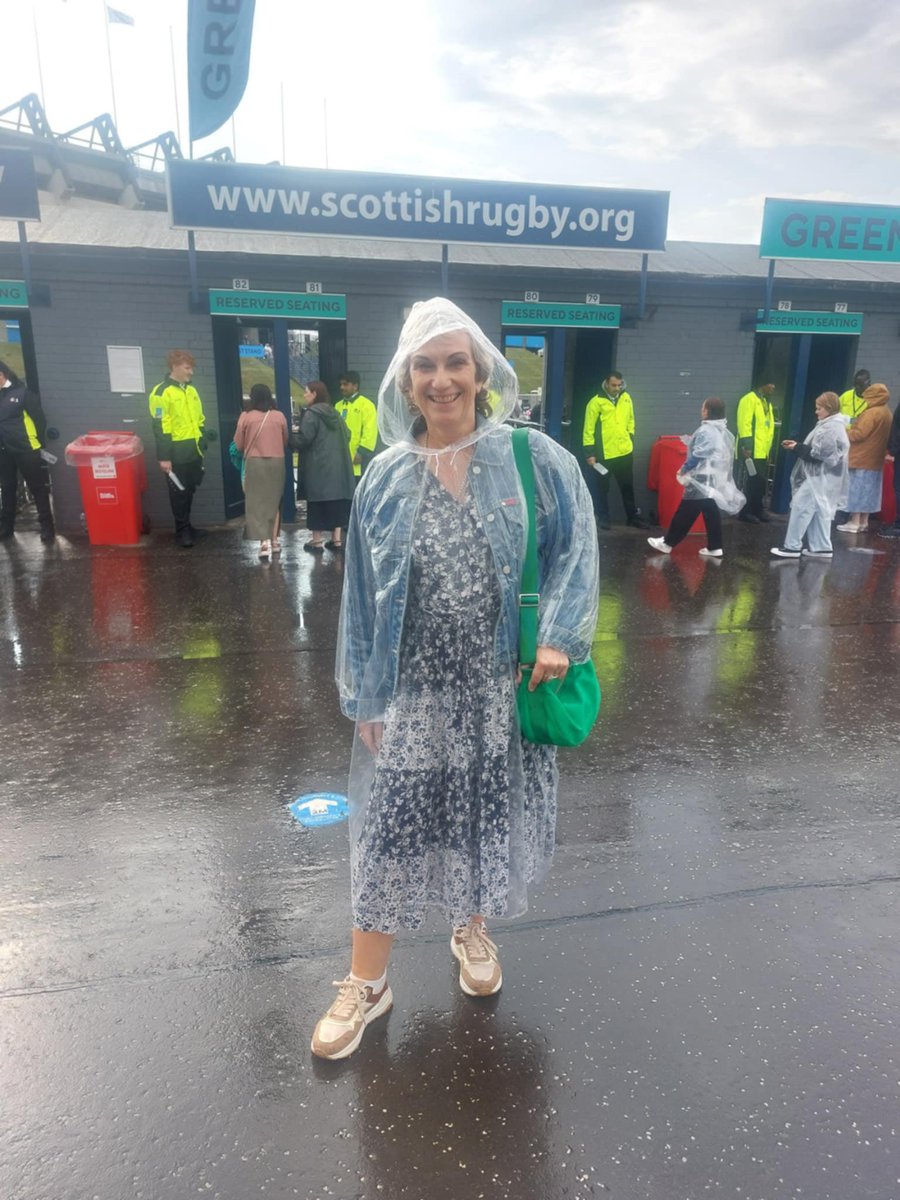 Lolisa46's tweet photo. It’s a bit wet in Bonny Scotland #RobbieWilliams #Murrayfields https://t.co/9gWkknMk02