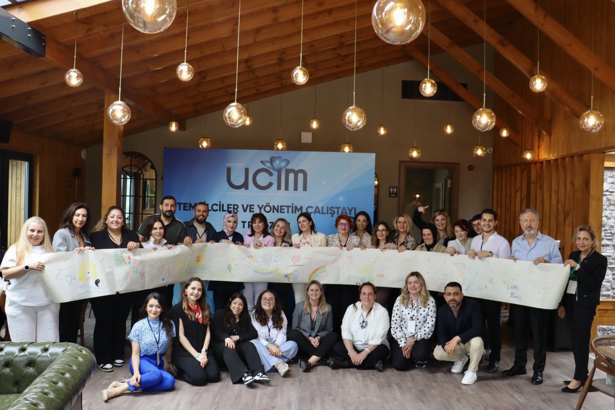 AvGamzeKAPTAN's tweet photo. Ucim Temsilciler ve Yönetim Çalıştayı 🦋 Trabzon 2025 ✨ 

Uzmanlar eşliğinde yeni bilgiler edindik. 
Psikodrama etkinliği ile hem kendimizi hem de ekip arkadaşlarımıza başka pencerelerden tanıdık. 
İyi ki Ucim 🦋@ucimorgtr @SaadetOzkanEfe @yucelceylancom https://t.co/oyPTZZ28wD