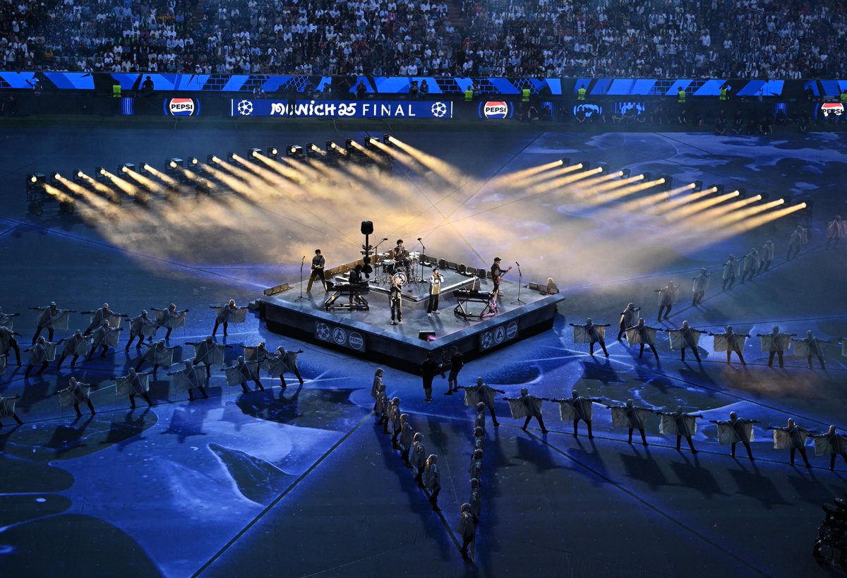 📸 لقطات من حفل نهائي الأبطال 

#باريس_سان_جيرمان_إنتر_ميلان 🇮🇹 🇫🇷
#دوري_أبطال_أوروبا 🏆
#UCL