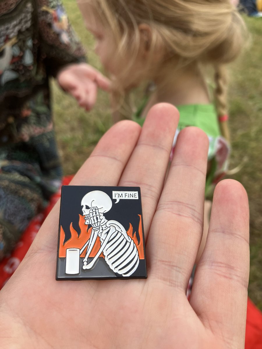 дочь говорит: скелет греется