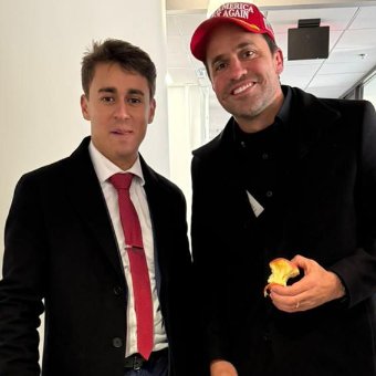 PhantomZVX's tweet image. Quase todo dia alguém precisa corrigir uma fala absurda ou consertar alguma cagada do Nikolas sempre com prejuízo para Bolsonaro. Ele deixou de acertar faz tempo. Agora, “erra” diariamente de um jeito que só enfraquece o movimento.
Mas claro… deve ser coincidência.