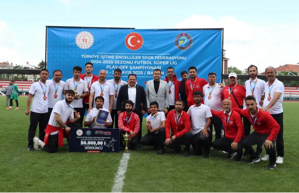 📌 Atatürk Stadyumu

Türkiye İşitme Engelliler Spor Federasyonu tarafından düzenlenen  Futbol Süper Lig Play-Off final maçı sona erdi.

Dereceye giren takımlara kupalarını veren ve kendilerini tebrik eden İl Müdürümüz Halil Akkaş, emeği geçen herkese teşekkür etti.