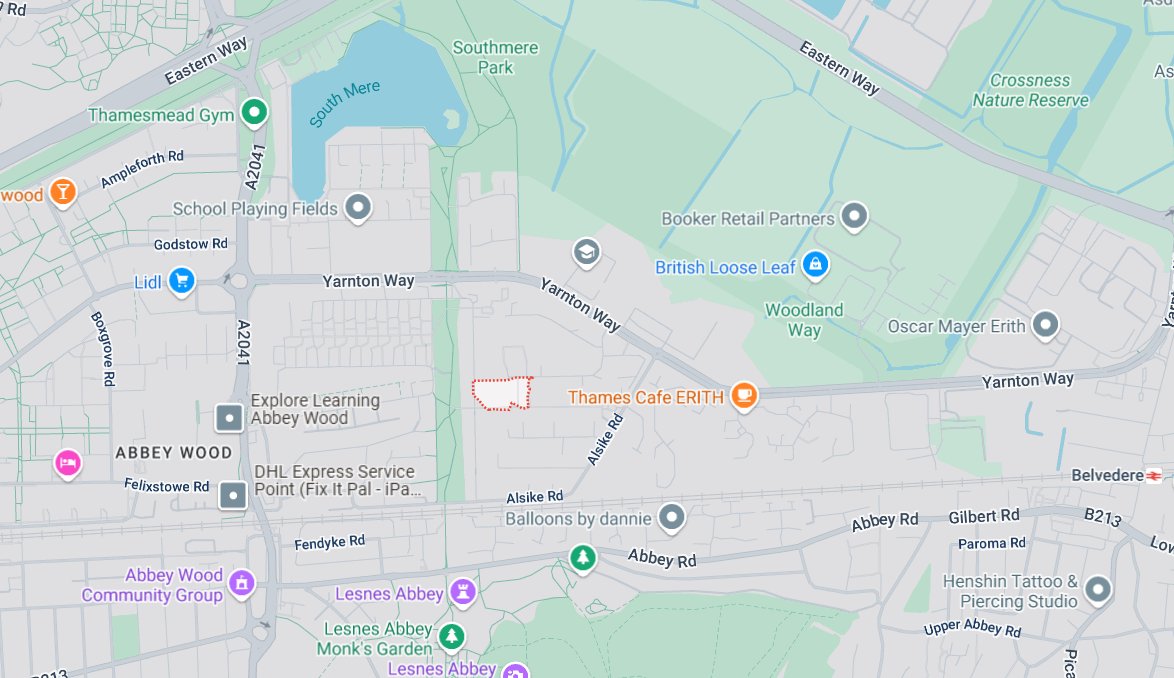 Ten fire engines and around 70 firefighters are currently tackling a fire at a townhouse converted into flats on Mangold Way in #Erith. 

A garage and a flat are alight. 

More information - london-fire.gov.uk/incidents/2025…