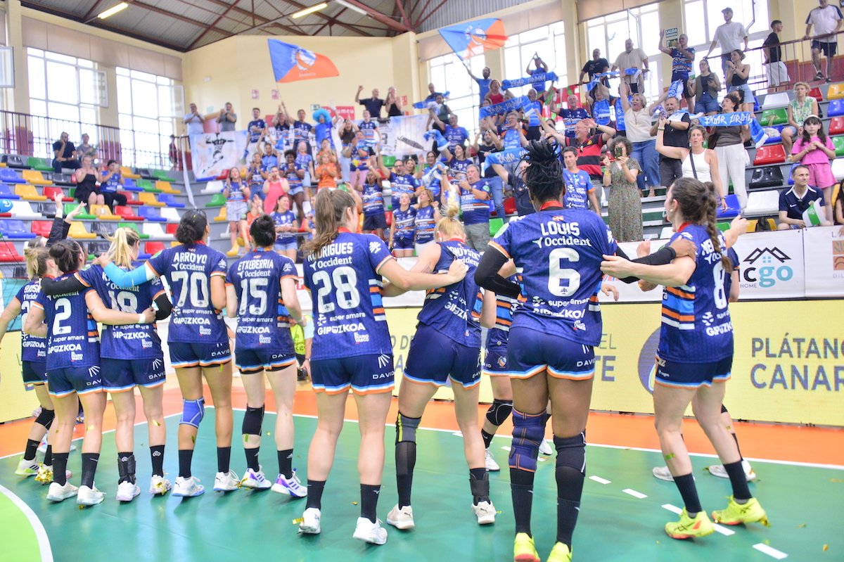 [AMPLIACIÓN] Bera Bera conquista su décima liga y revalida el triplete en el adiós de Menéndez y Arrojeria naiz.eus/eu/info/notici… 

✍️ <a href="/Ane_Urki/">Ane Urkiri Ansola</a>