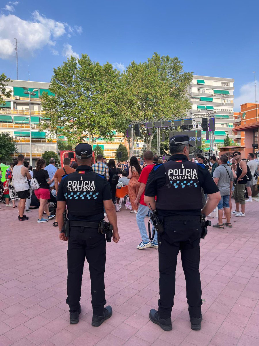 Hoy cubrimos las Fiestas del barrio de El Arroyo. #SeguridadCiudadana #SomosTuPolicía